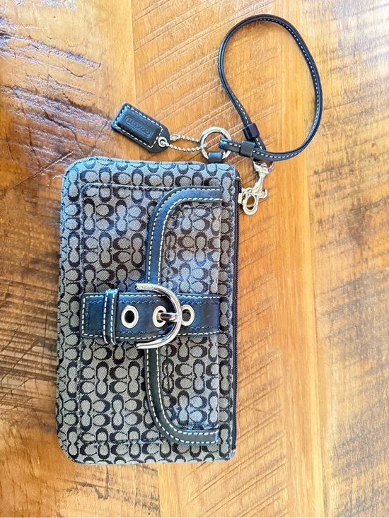 Coach Handbags - Coach Signature Gray and Black Buckle Wristlet